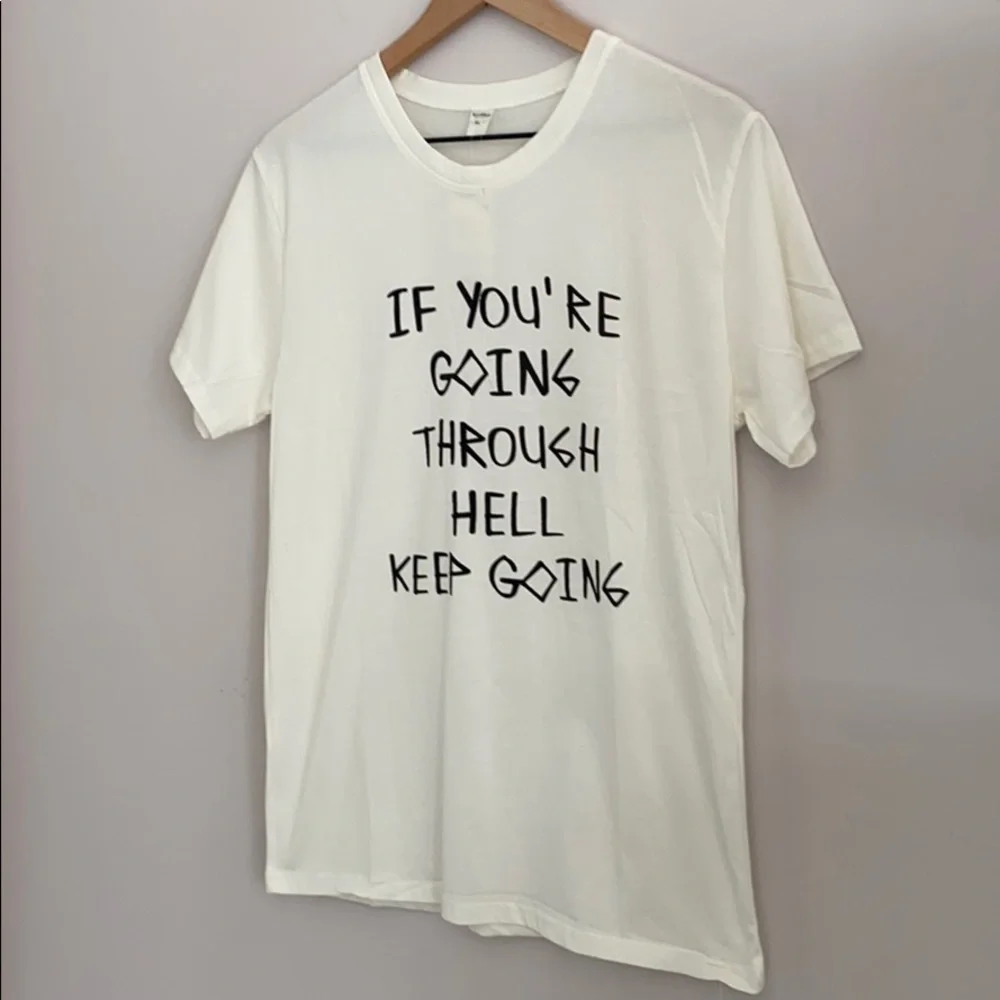 Huameilai Graphic Tee, Size‎ XL, NWT